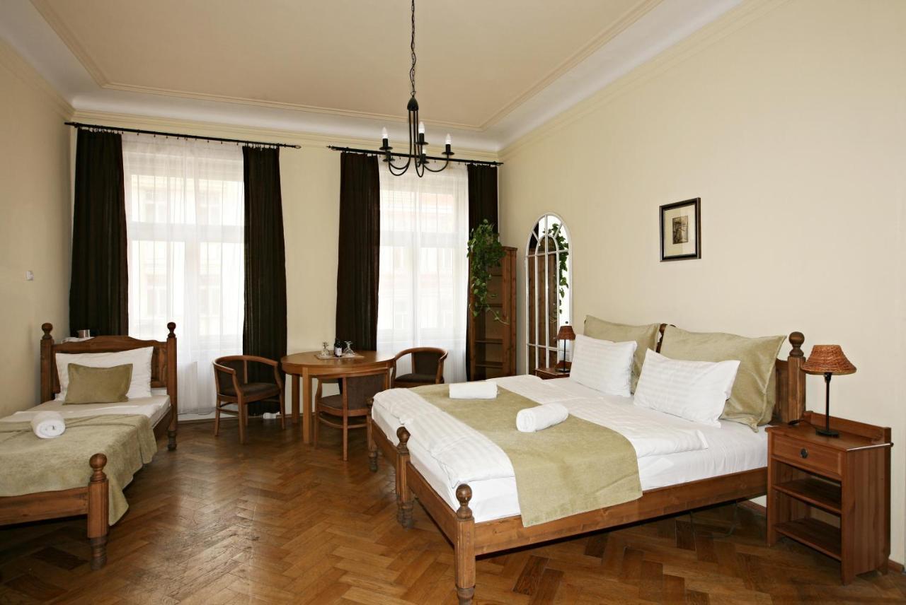 Merlin Hotel Praha Bagian luar foto